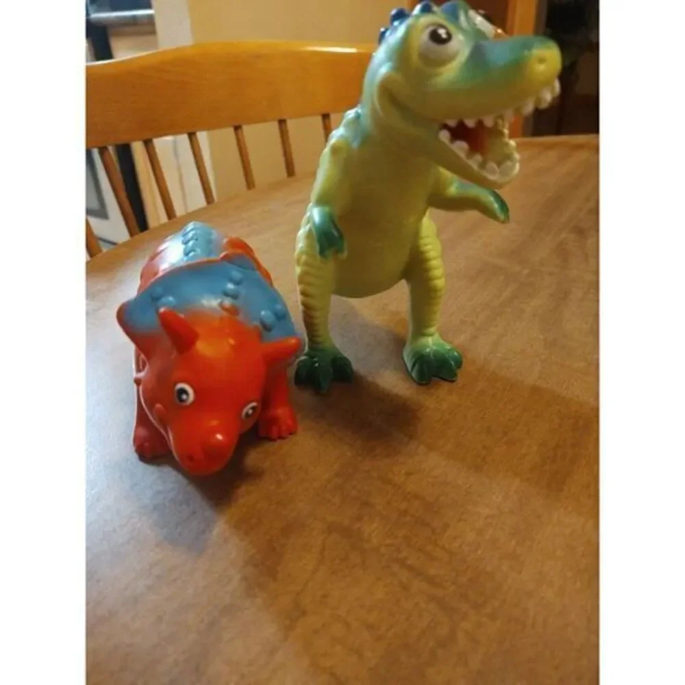 Dinosaurs Figures Tyrannosaurs - Triceratops Plastic Toys‎ Lot Of 2